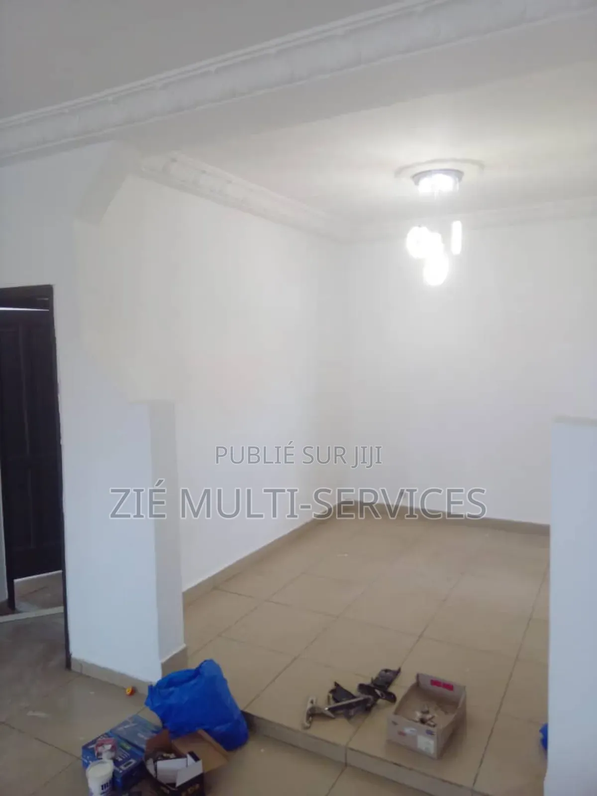 8chbre Villa dans Zié Multi-Service, Cocody à Vendre