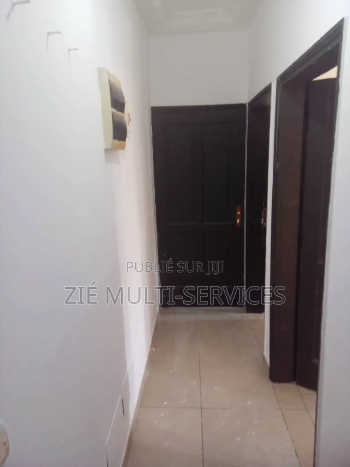 8chbre Villa dans Zié Multi-Service, Cocody à Vendre