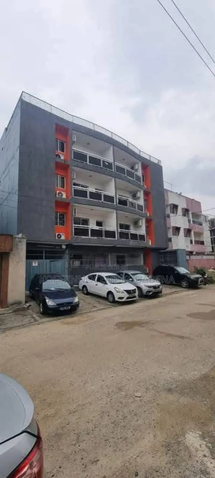 3chbre Appartement dans 12, Cocody à Vendre