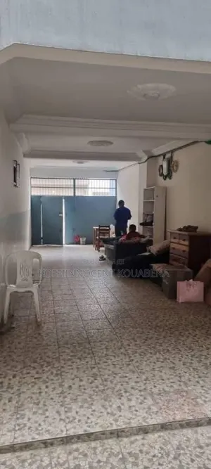 3chbre Appartement dans 12, Cocody à Vendre