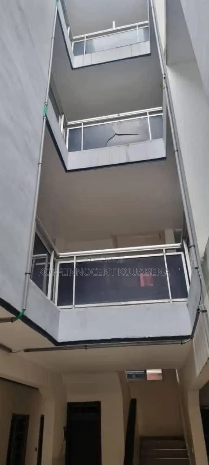 3chbre Appartement dans 12, Cocody à Vendre