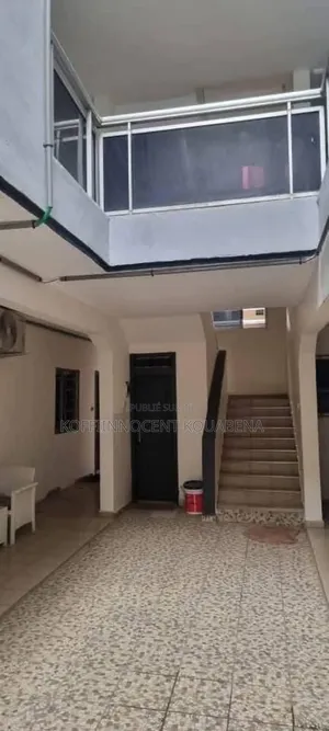 3chbre Appartement dans 12, Cocody à Vendre