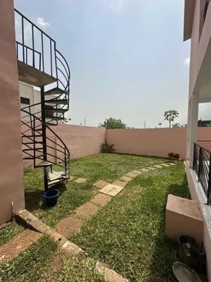 5chbre Duplex dans Cocody à Vendre