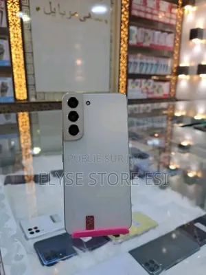 Photo - New Samsung Galaxy S22 5G 256 GB Noir