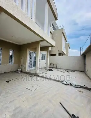 4chbre Duplex dans Mike Immobilier, Cocody à Vendre