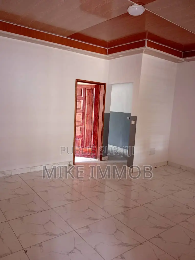 3chbre Appartement dans Mike Immobilier, Bingerville à Louer