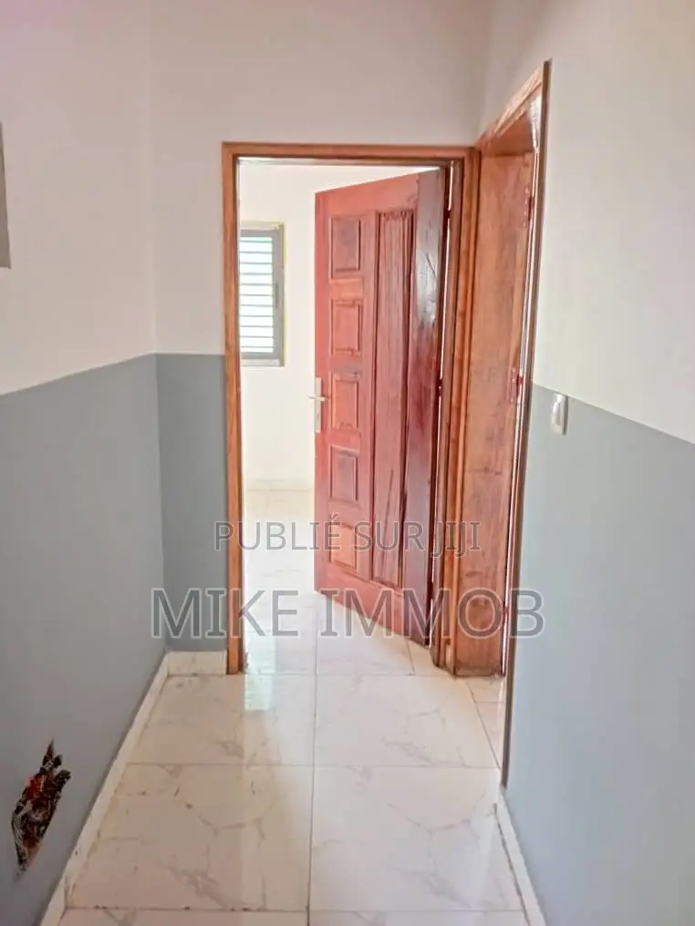 3chbre Appartement dans Mike Immobilier, Bingerville à Louer