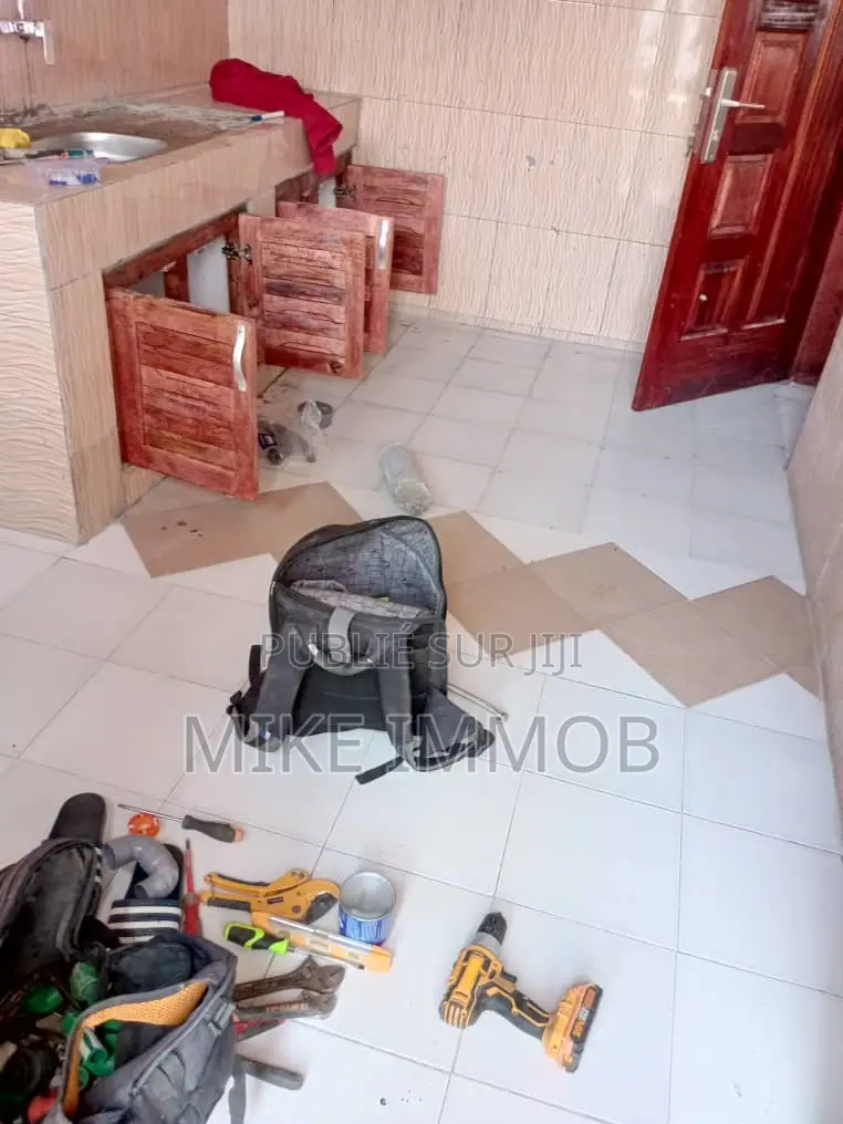 3chbre Appartement dans Mike Immobilier, Bingerville à Louer