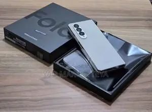 Photo - New Samsung Galaxy Fold 512 GB Autre