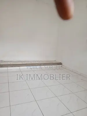 4chbre Villa dans Vente D'Une Villa, Cocody à Vendre