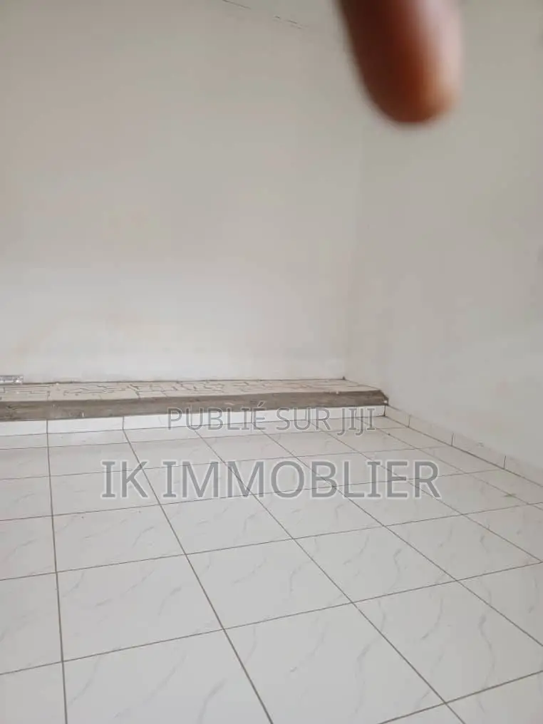 4chbre Villa dans Vente D'Une Villa, Cocody à Vendre