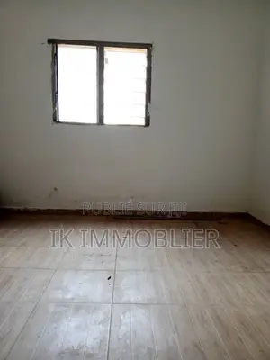 4chbre Villa dans Vente D'Une Villa, Cocody à Vendre