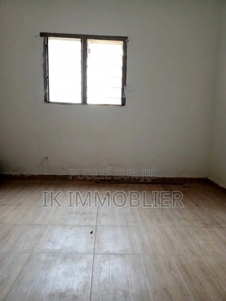 4chbre Villa dans Vente D'Une Villa, Cocody à Vendre