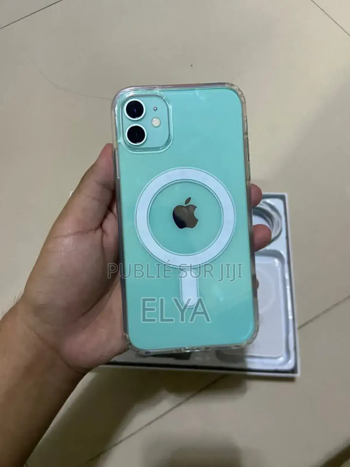 New Apple iPhone 11 64 GB Doré