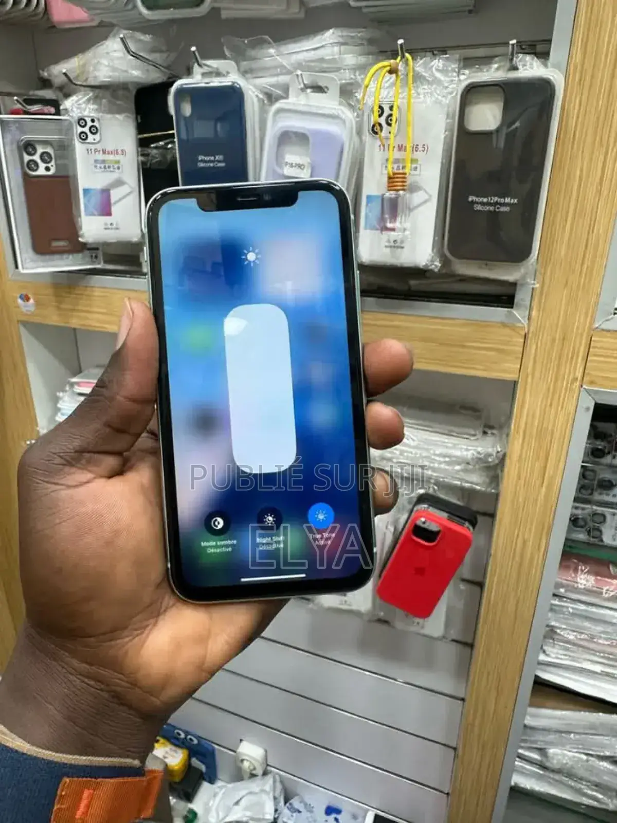 New Apple iPhone 11 64 GB Doré