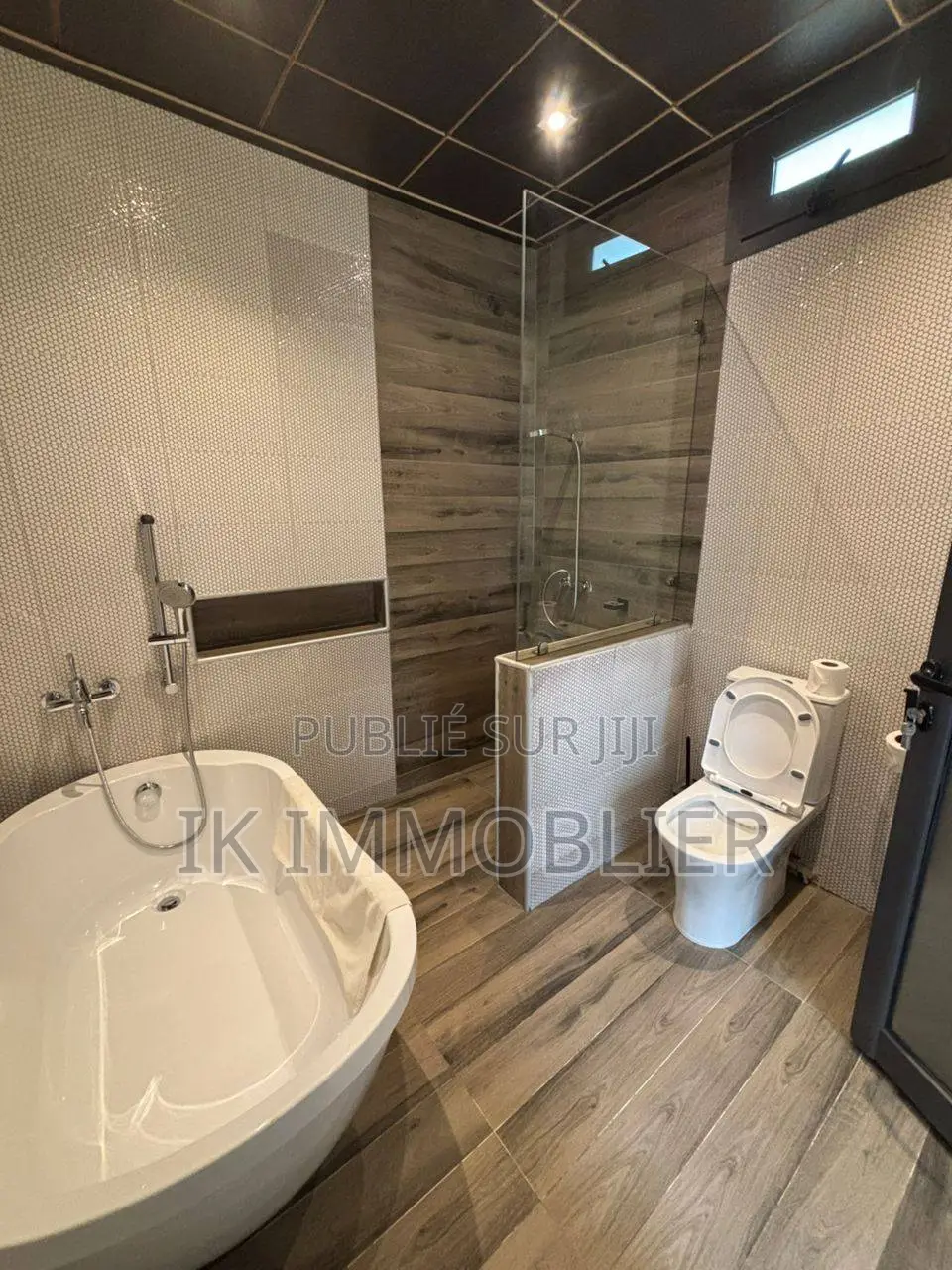 Furnished 1chbre Villa dans Cocody à Louer