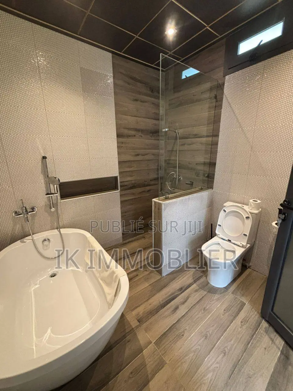 Furnished 1chbre Villa dans Cocody à Louer