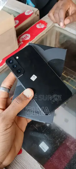 Neuf Samsung Galaxy S22 5G 256 GB Noir