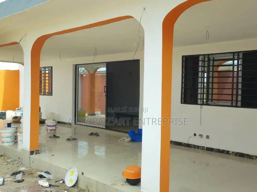 6chbre Maison de ville / Terrasse dans 7 Pièces, Adiaké à Louer