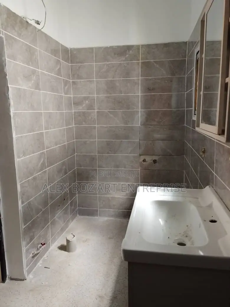 6chbre Maison de ville / Terrasse dans 7 Pièces, Adiaké à Louer