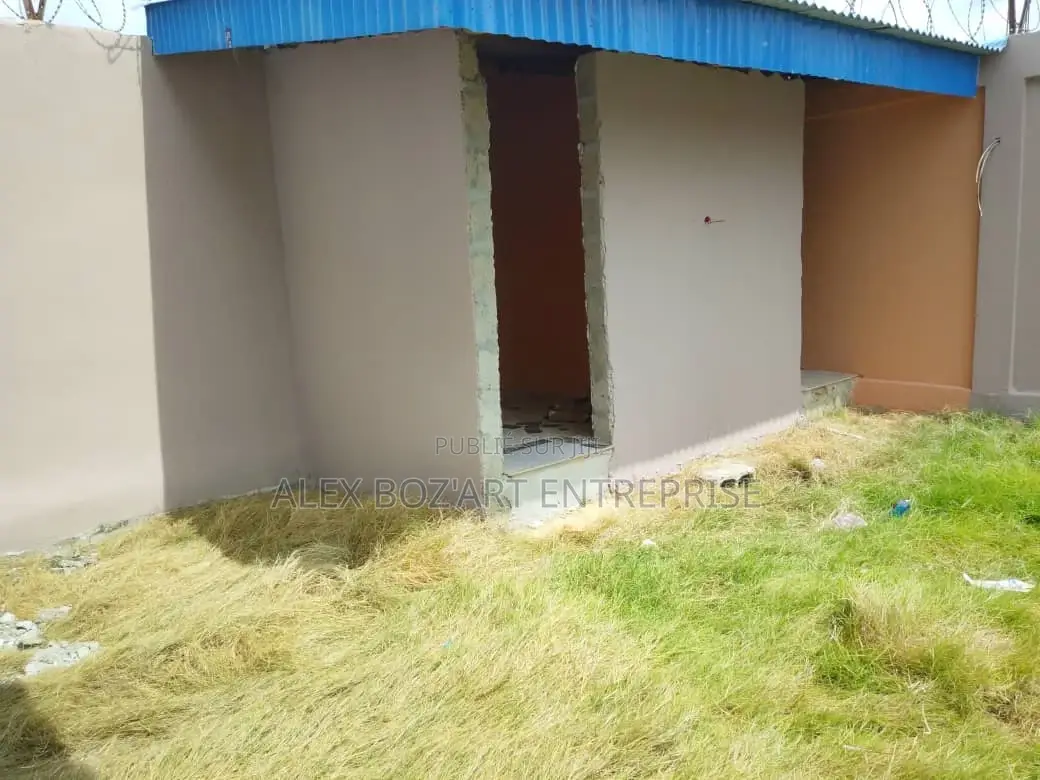 6chbre Maison de ville / Terrasse dans 7 Pièces, Adiaké à Louer