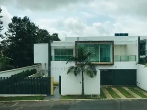 4chbre Maison dans Une Magnifique Villa, Cocody à Louer