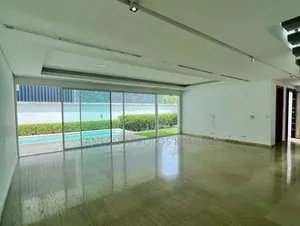 4chbre Maison dans Une Magnifique Villa, Cocody à Louer