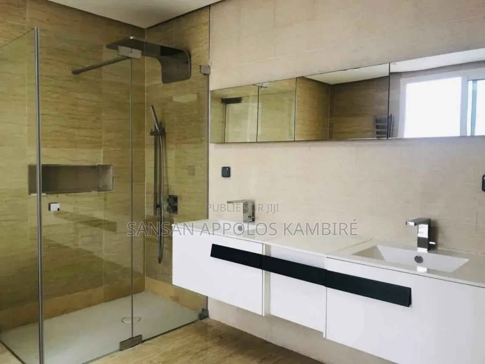 4chbre Maison dans Une Magnifique Villa, Cocody à Louer