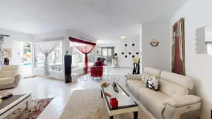 Residence Meublee Avec Un Grand Espace De Plus De 6500 M2