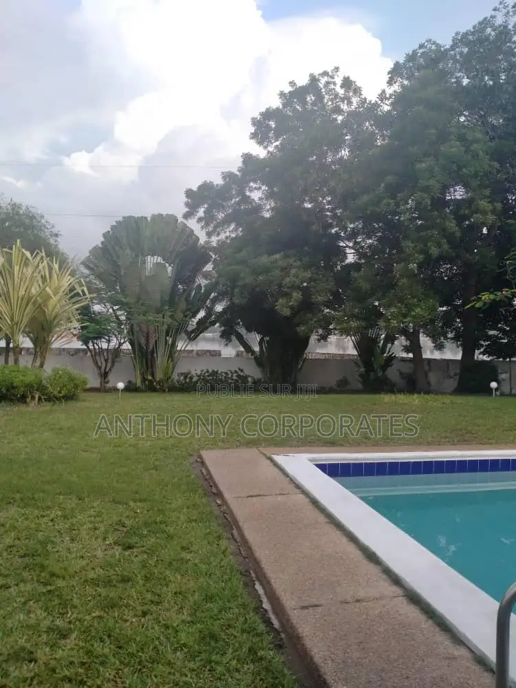 Residence Meublee Avec Un Grand Espace De Plus De 6500 M2