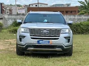 Photo - Ford Explorer XLT AWD 2018 Gris