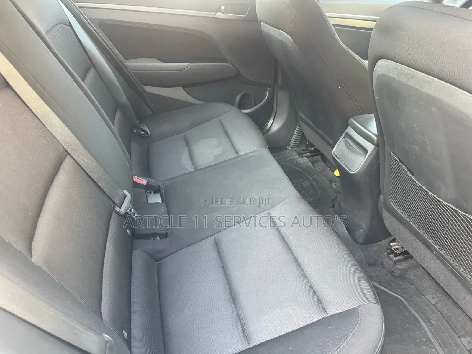 Hyundai Elantra Limited Sedan FWD (2.0L 4cyl 6A) 2017 Gris