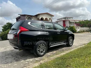 Photo - Mercedes-Benz GLB-Class GLB 250 4MATIC 2022 Blanc
