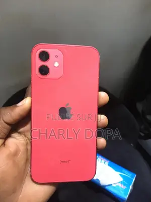 Photo - Apple iPhone 12 64 GB Rouge