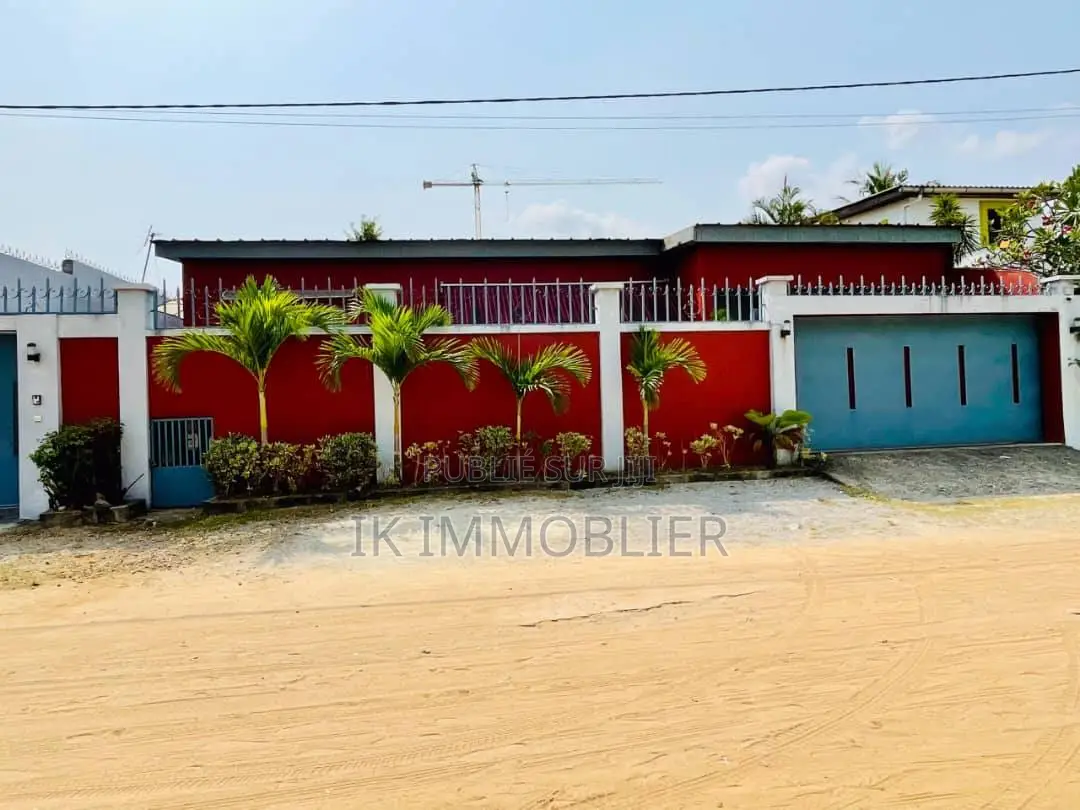 4chbre Villa dans Cocody à Vendre