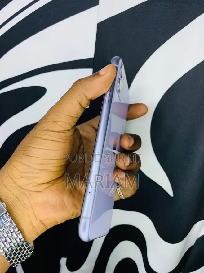 New Apple iPhone 11 64 GB Violet