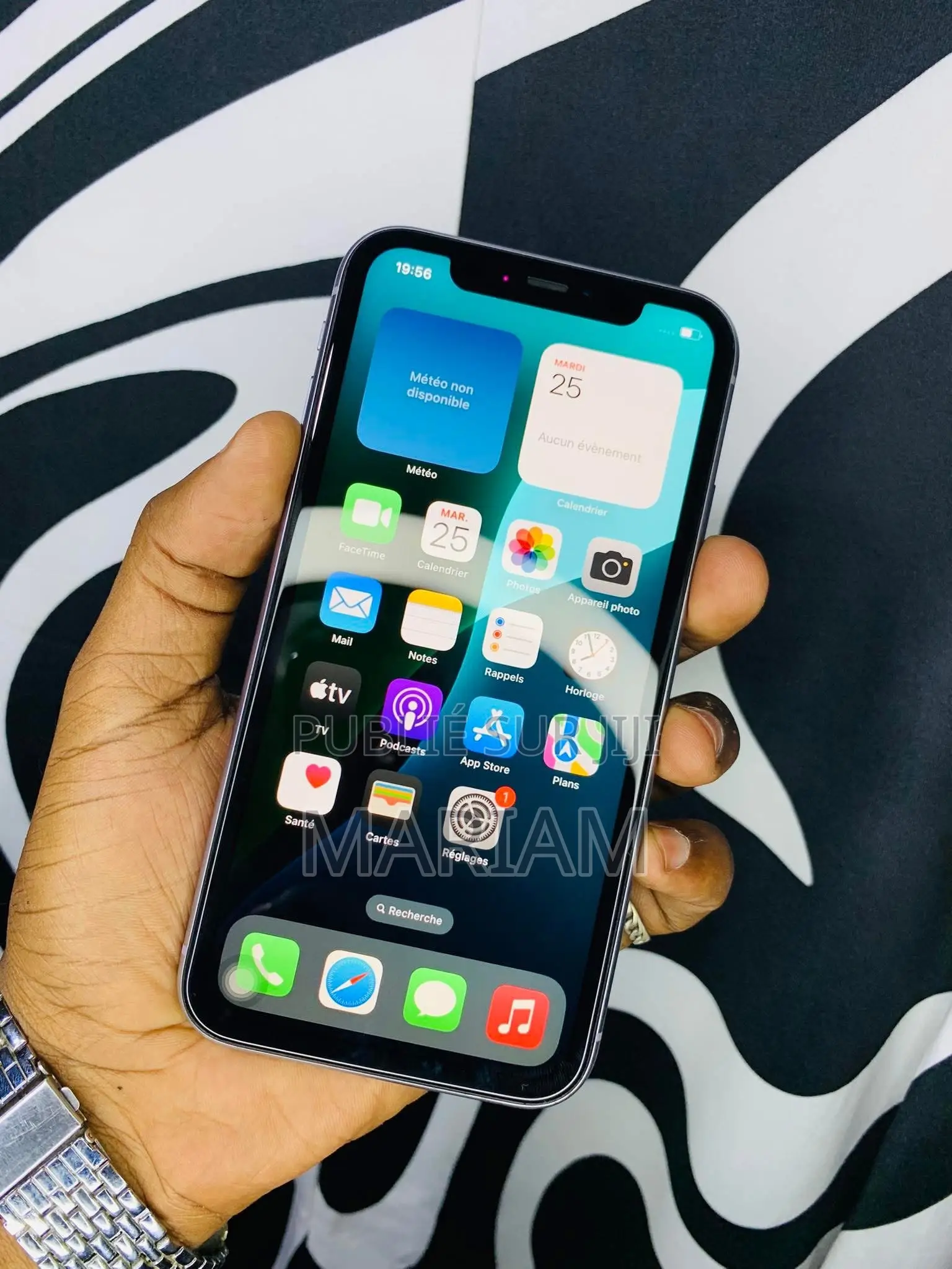 New Apple iPhone 11 64 GB Violet