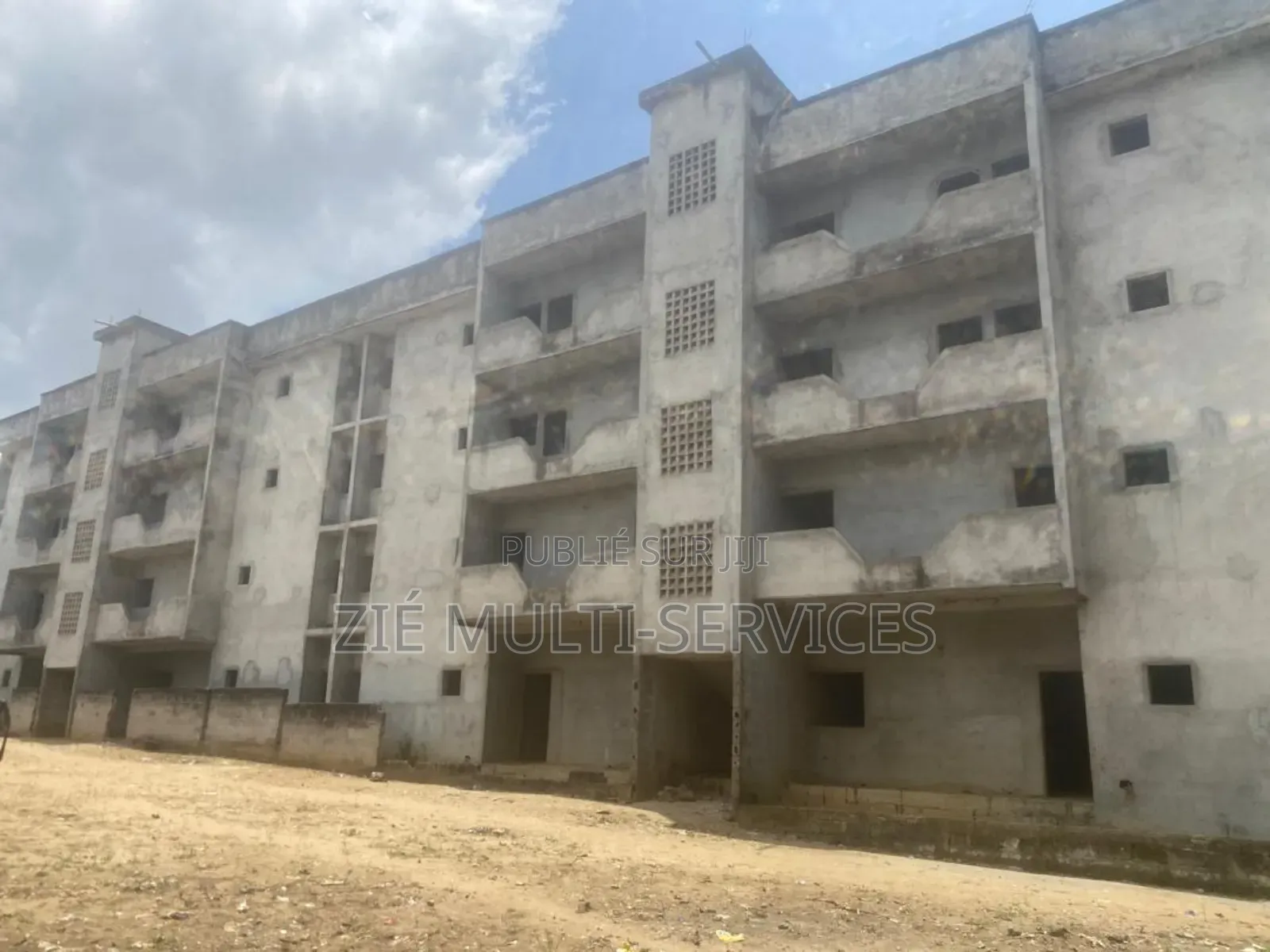 20chbre Blocs d'appartements dans Zié Multi-Service, Yopougon à Vendre