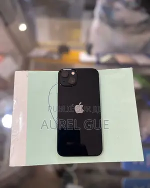 Photo - Apple iPhone 13 128 GB Noir