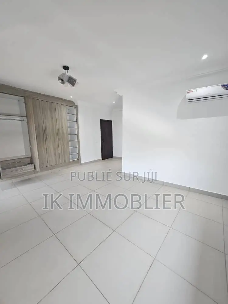 7chbre Villa dans Cocody à Louer