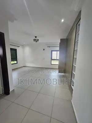 7chbre Villa dans Cocody à Louer