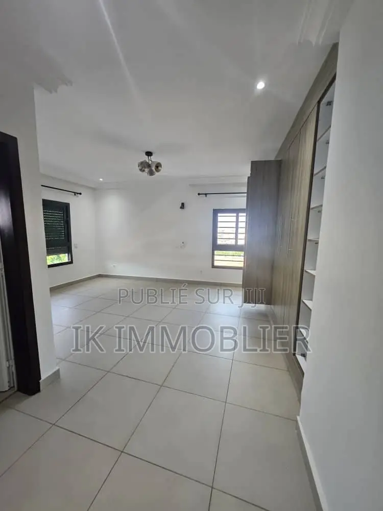 7chbre Villa dans Cocody à Louer