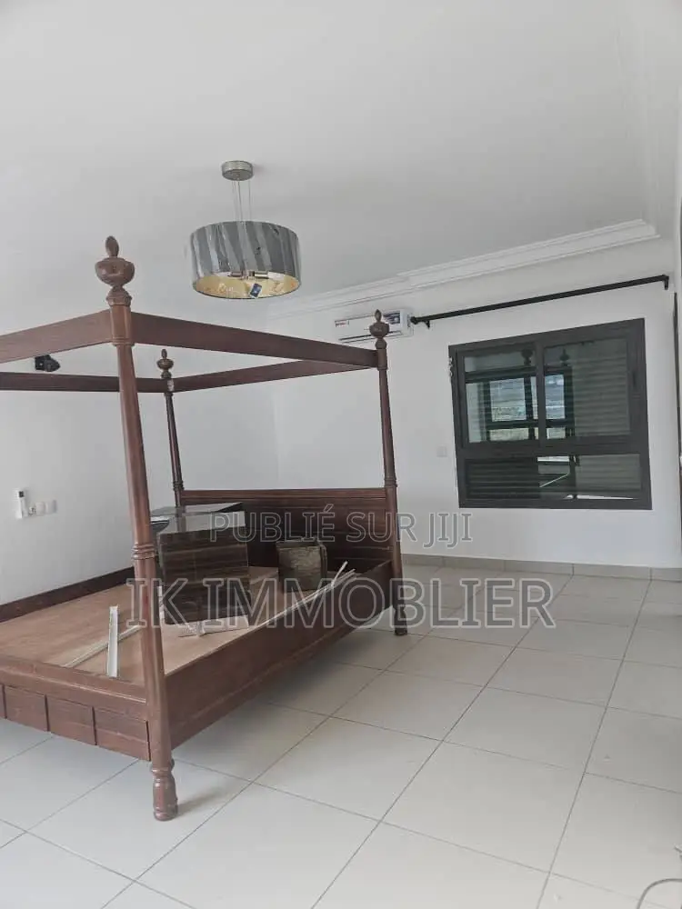 7chbre Villa dans Cocody à Louer