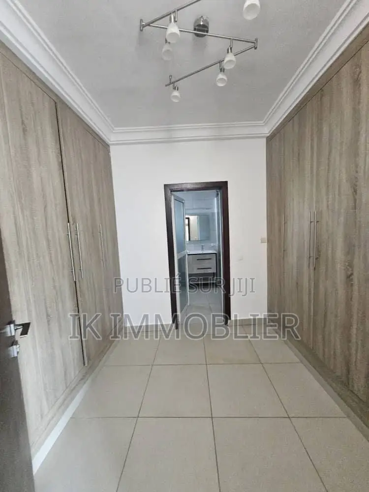 7chbre Villa dans Cocody à Louer