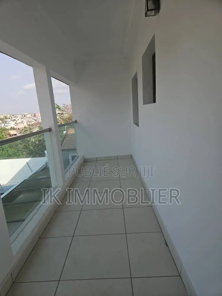 7chbre Villa dans Cocody à Louer