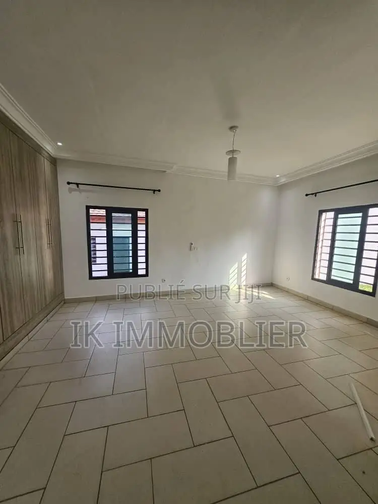 7chbre Villa dans Cocody à Louer