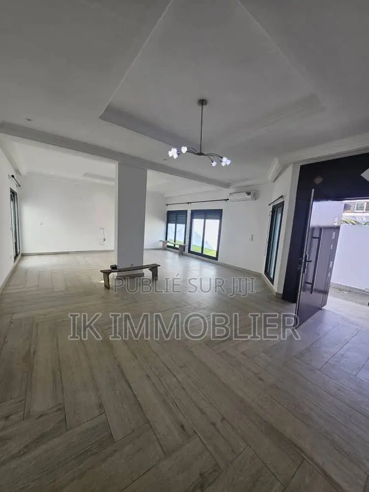 7chbre Villa dans Cocody à Louer
