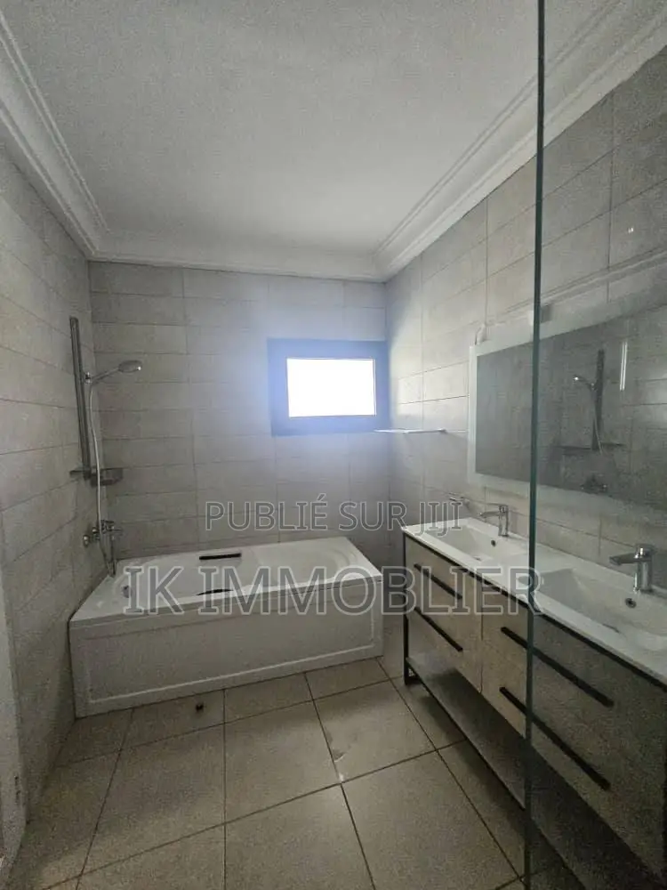 7chbre Villa dans Cocody à Louer