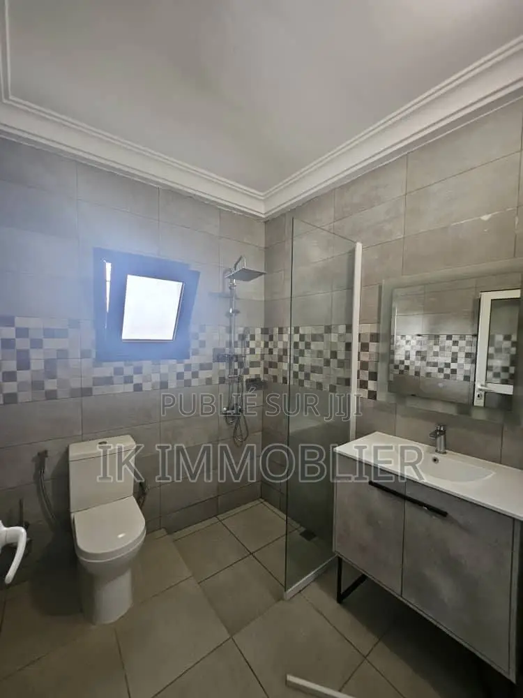 7chbre Villa dans Cocody à Louer