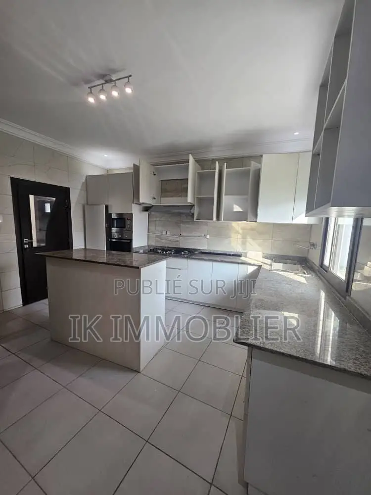 7chbre Villa dans Cocody à Louer